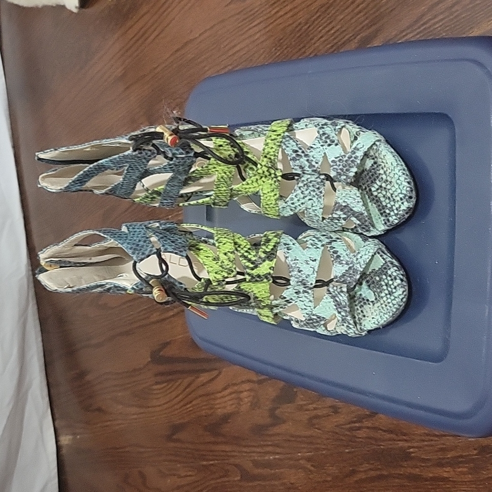 Heels - Picture 2 of 4